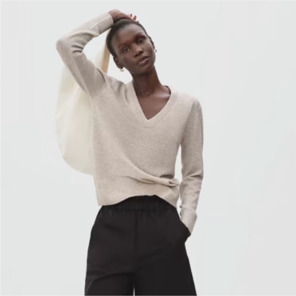 Everlane Sweaters - Everlane The Cashmere V Neck Pullover Sweater